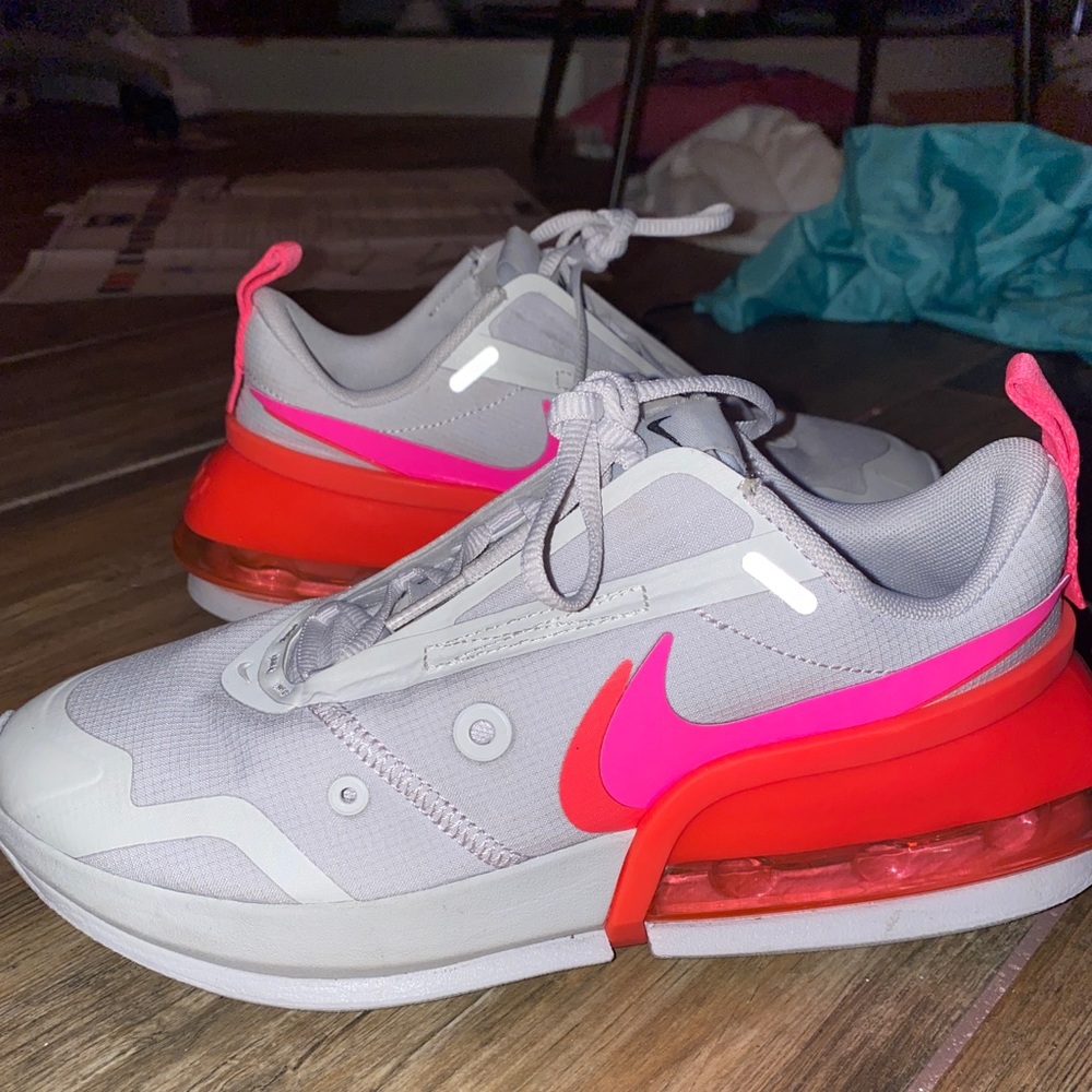 NIKE air sealers in size 7 Womens
